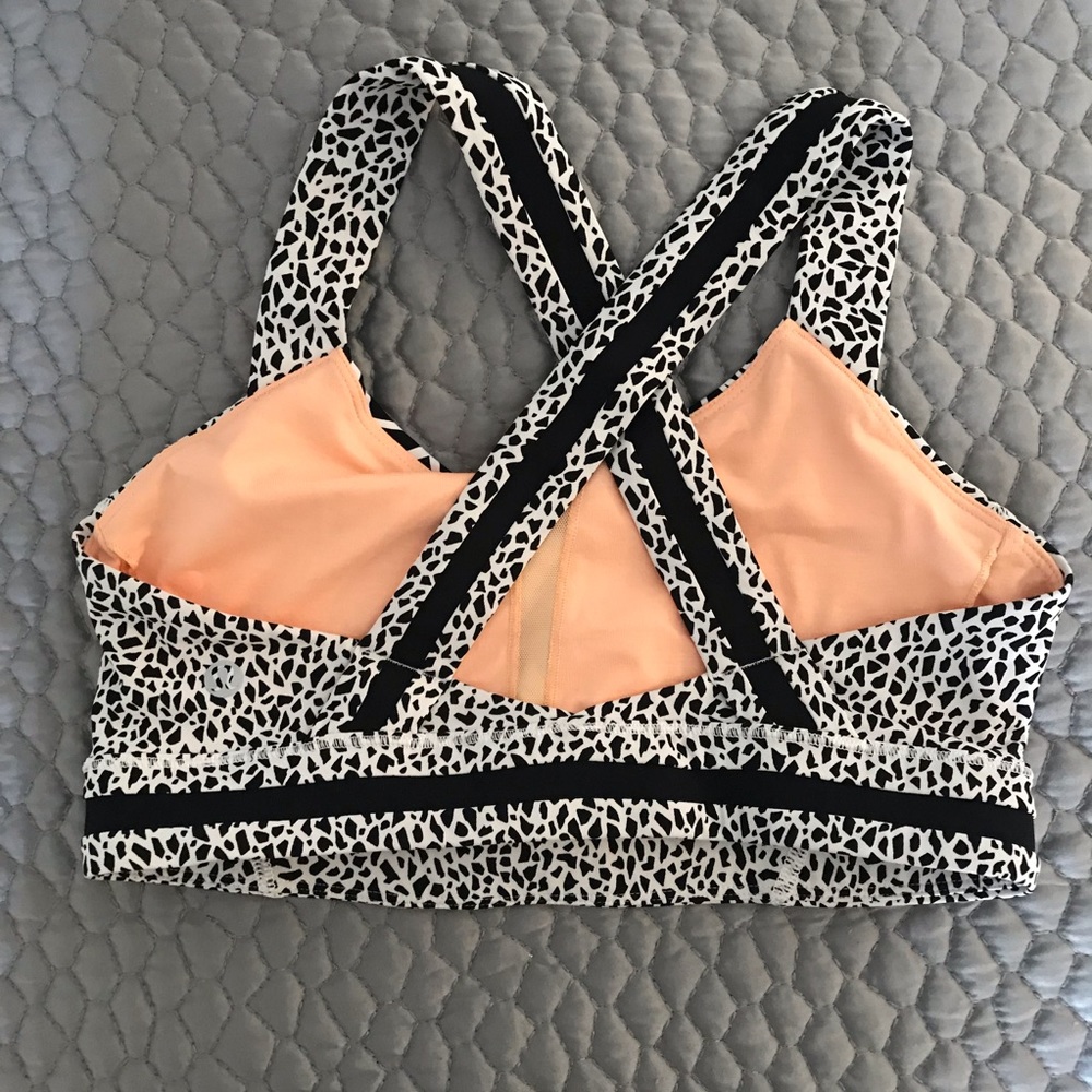 Lululemon sports bra size 6
